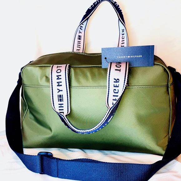tommy hilfiger Green duffle bag in size medium Bag Trendy Affordable Price Deal - Picture 1 of 9